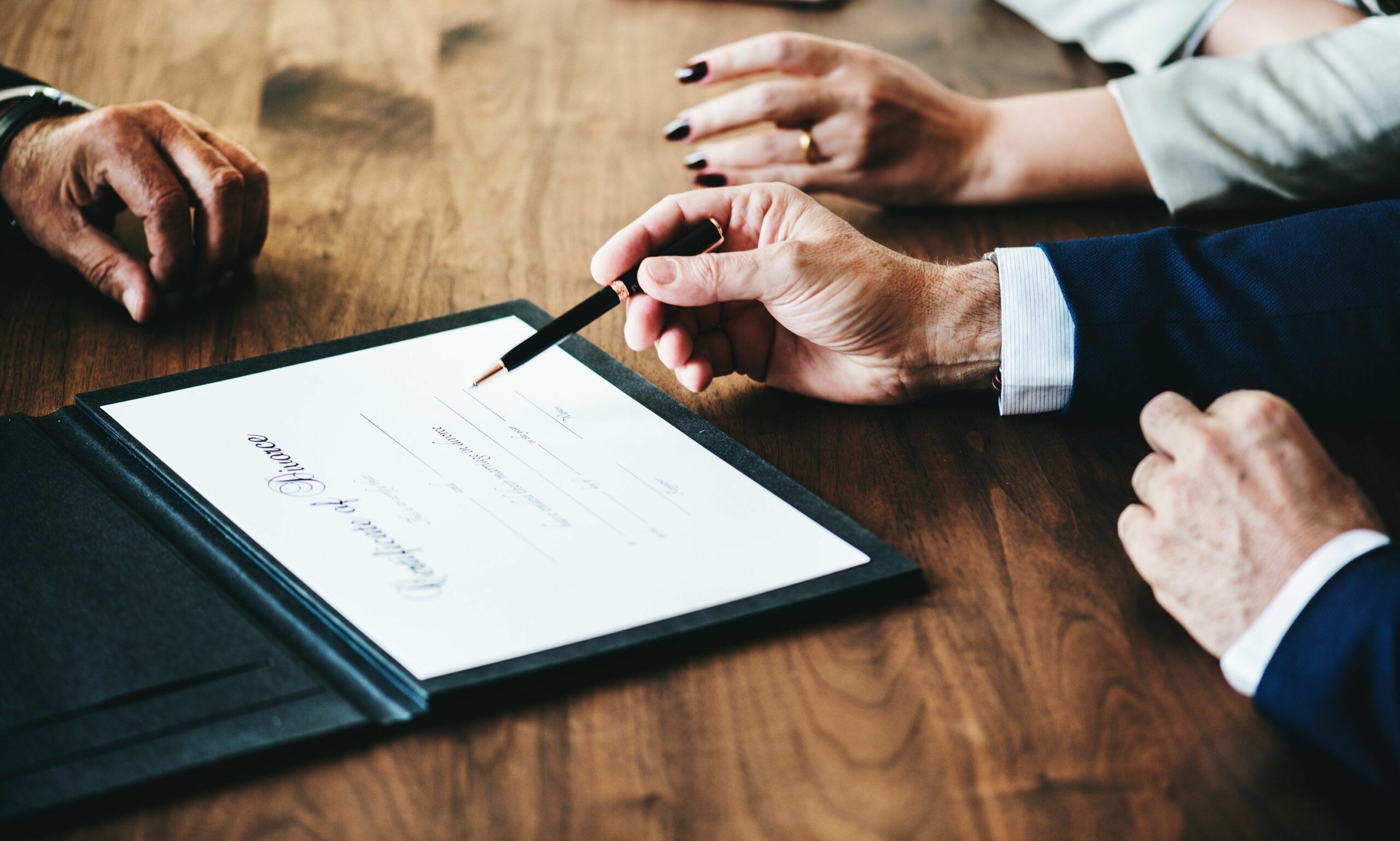 image illustrant la signature du protocole d'accord entre les entités fédérées par rapport à l'EVRAS